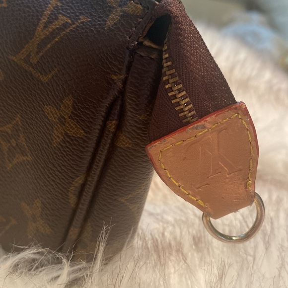 Louis Vuitton Vintage Mini Pouchette🤎 - Picture 11 of 13